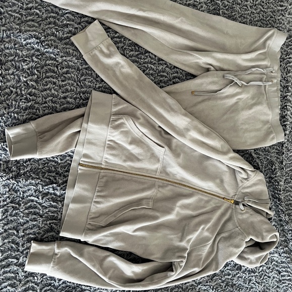 DESIGNER CLOTHES REDUCTION!! PLEASE COME TAKE A LOOK - MULTIPLE ITEMS - Picture 5 of 15